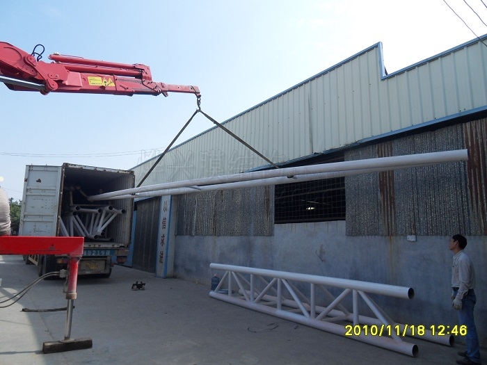 鋼結構裝車-深圳市燁興膜結構工程有限公司 鋼結構裝車.jpg