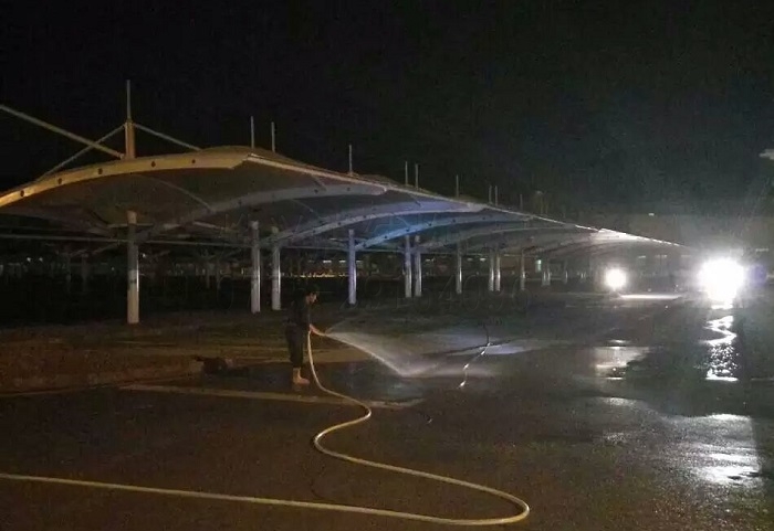 膜結(jié)構(gòu)張拉車棚-燁興膜結(jié)構(gòu) 膜結(jié)構(gòu)張拉車棚.jpg