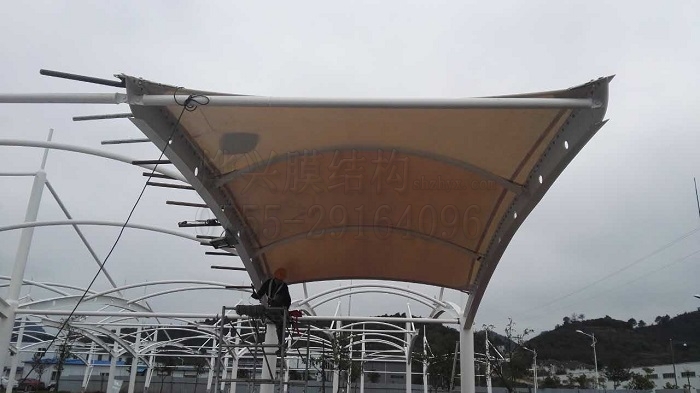貴陽卷煙廠膜結構車棚膜結構安裝-深圳市燁興膜結構工程有限公司 貴陽卷煙廠膜結構車棚膜結構安裝.jpg